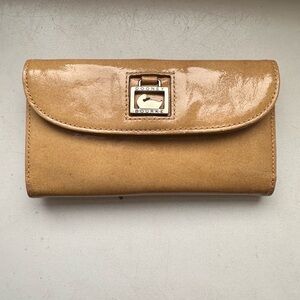 Vintage Dooney & Bourke Dillen Pebble Wallet Clutch